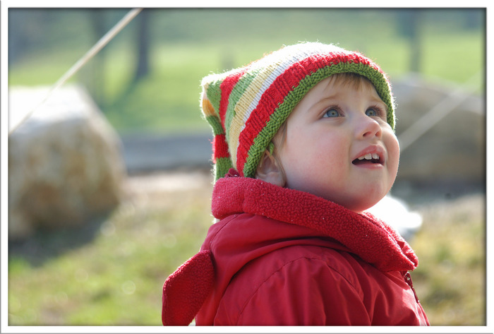 Kinderaugen bestaunen die Welt