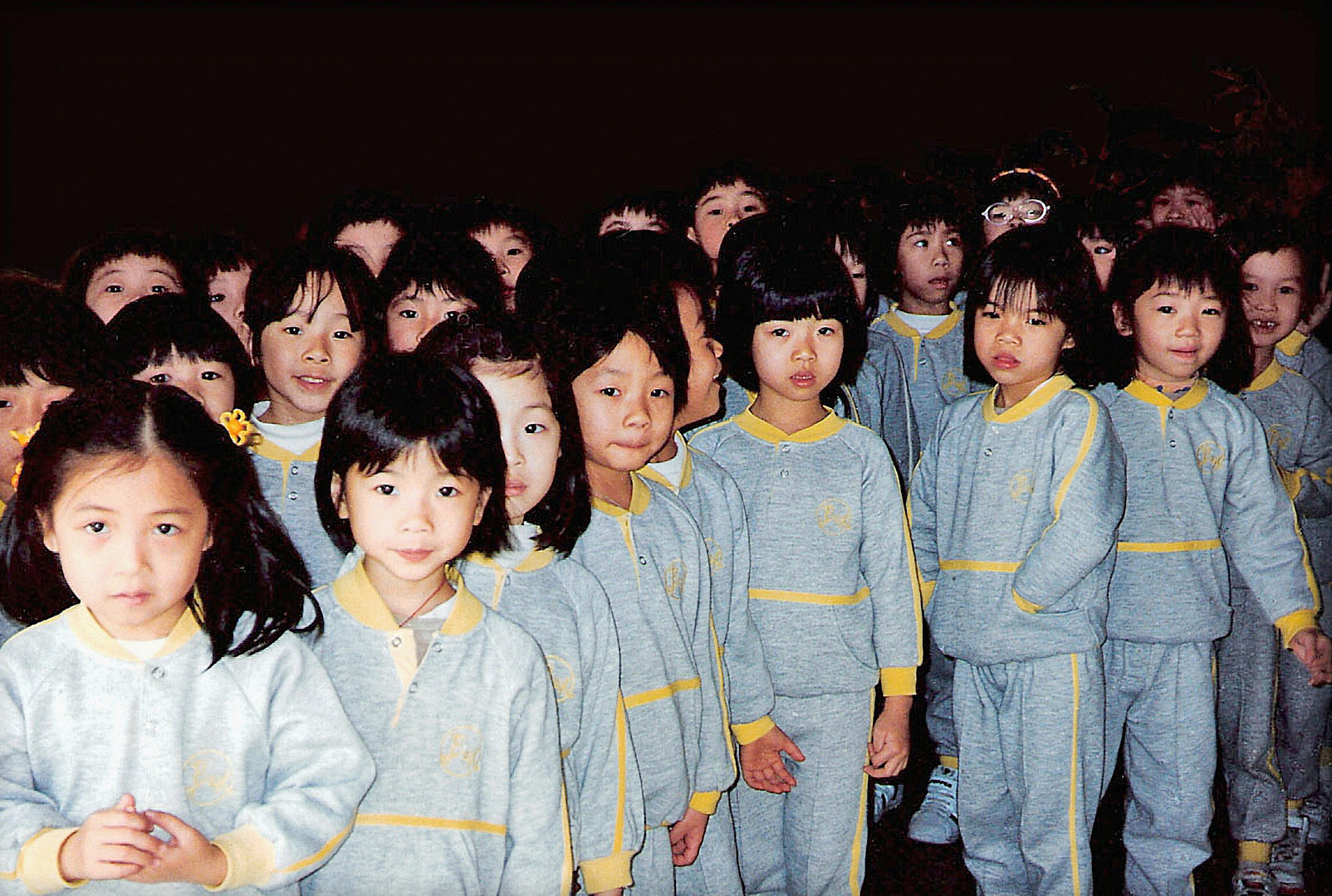 Kinderaugen in Hong Kong (MW 1997/3 - hp)