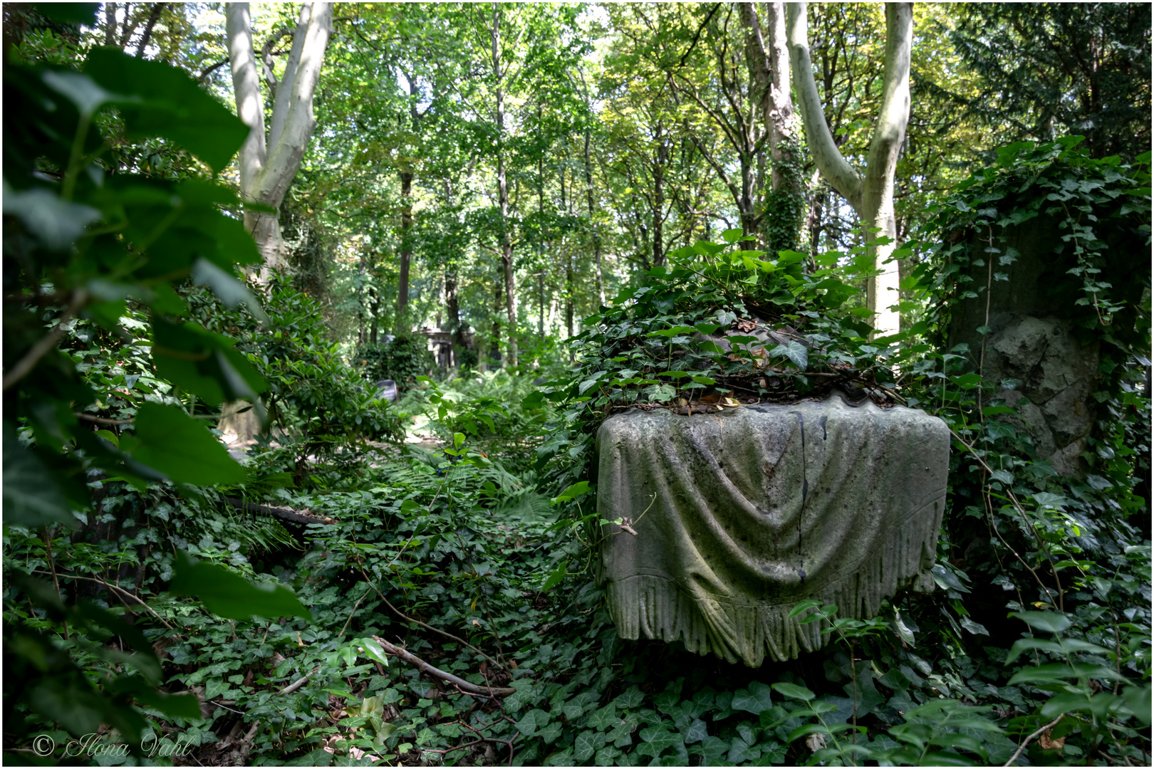 Kinderbettchen, steinerne Kuscheldecke