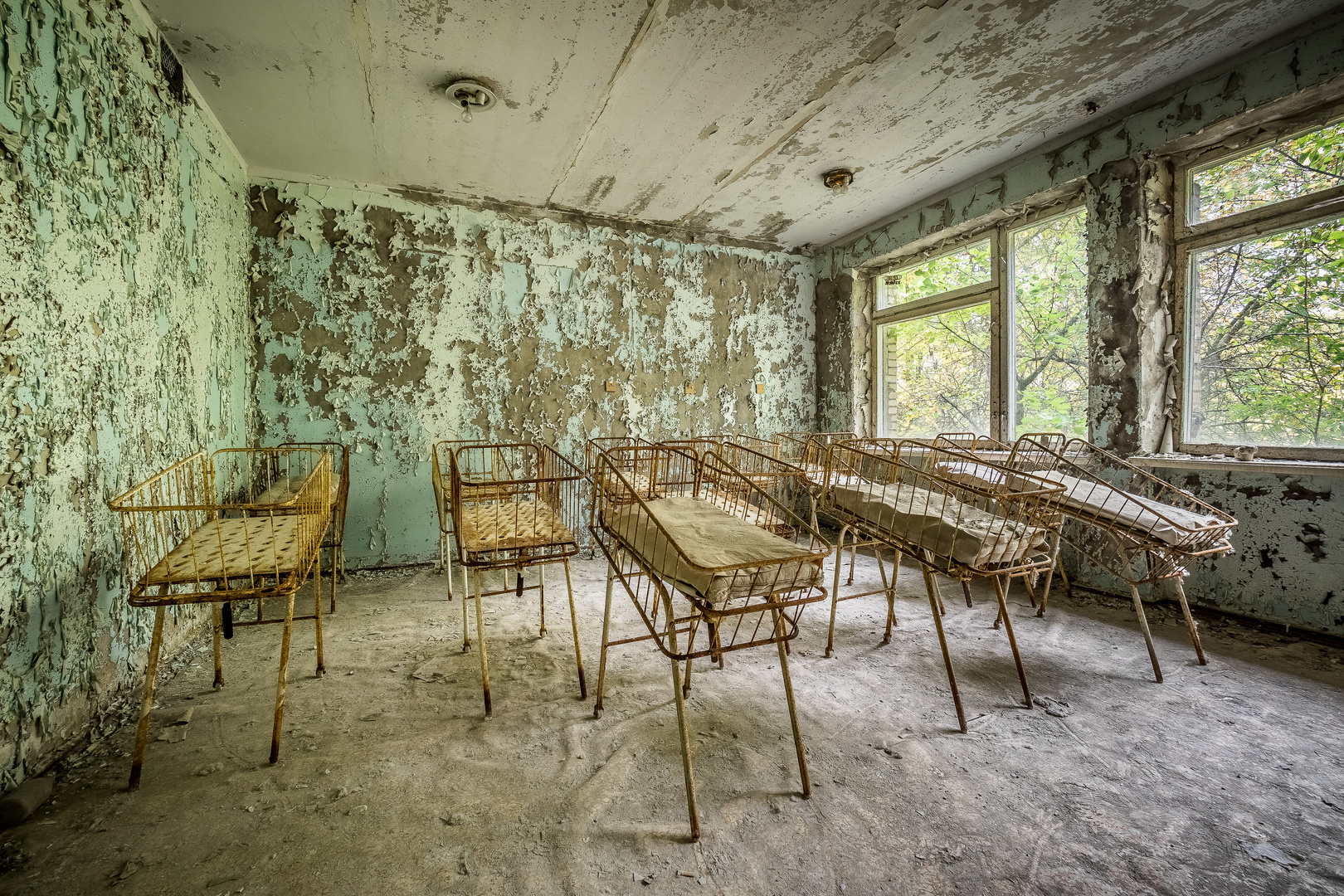 Kinderbetten im Krankenhaus Prypjat Tschernobyl 