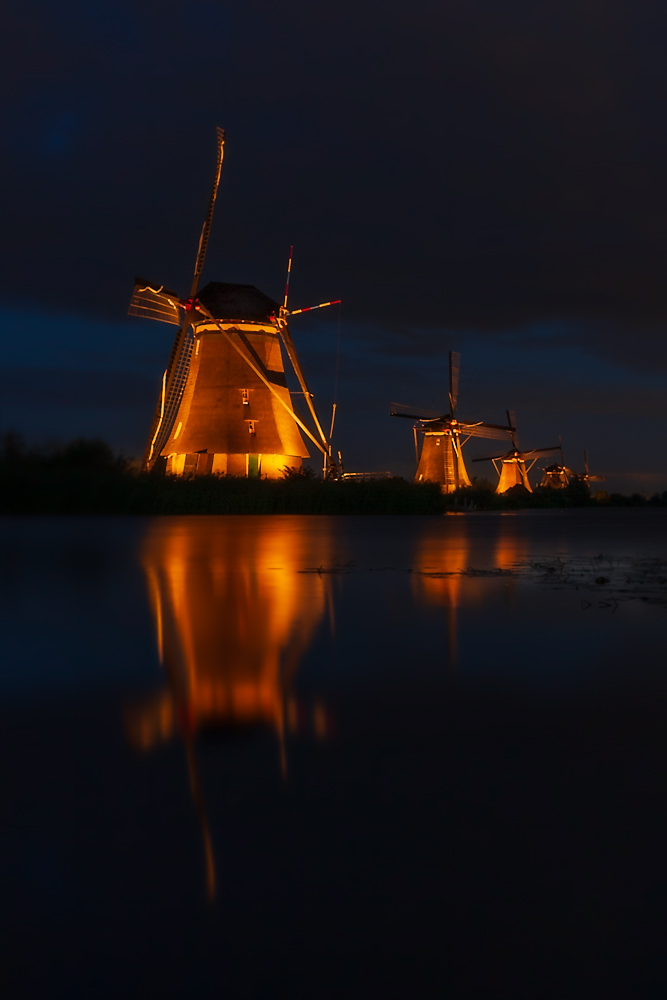 Kinderdijk bei Nacht