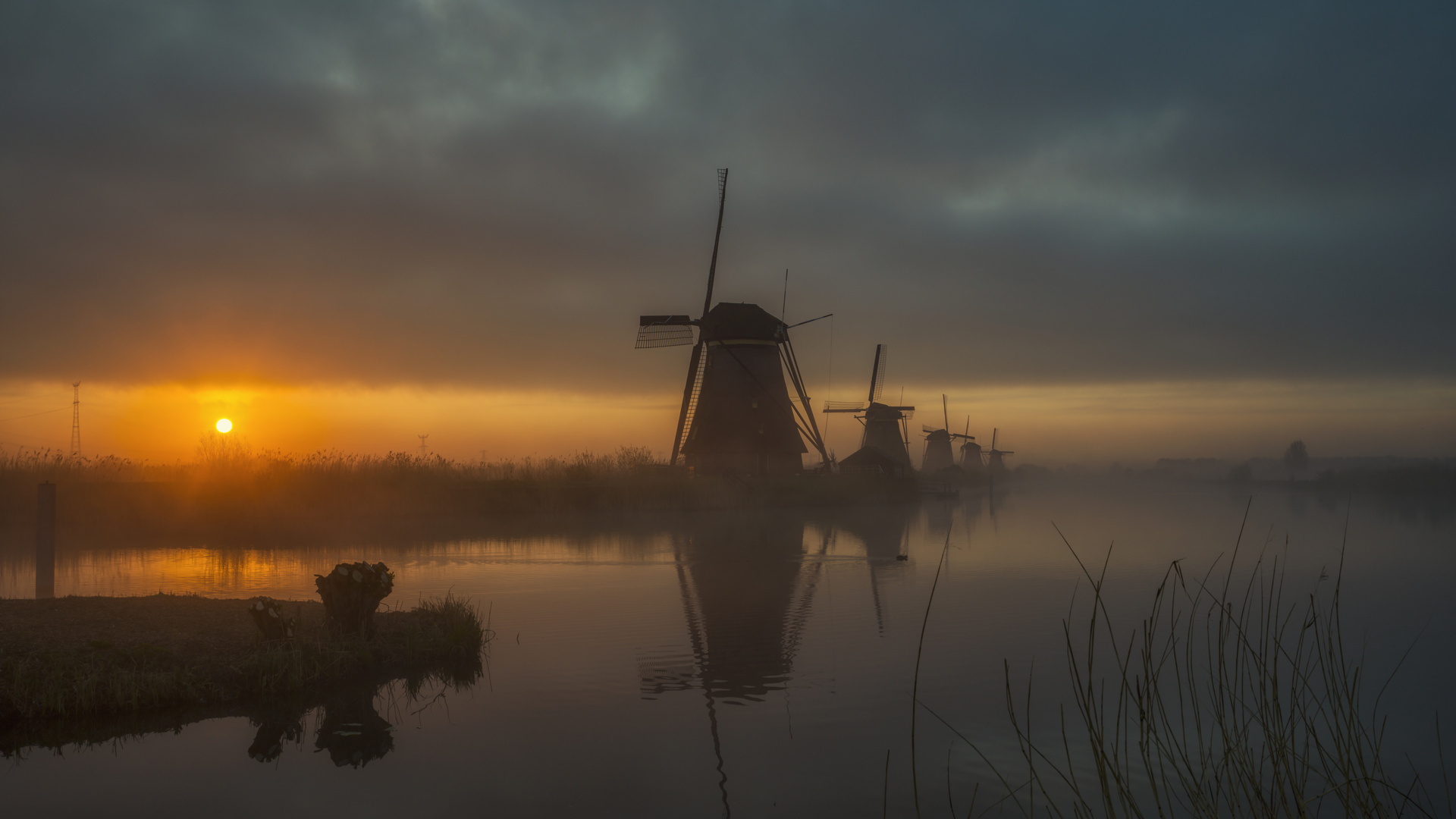 Kinderdijk im Nebel 