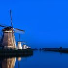 Kinderdijk zur Blauen Stunde