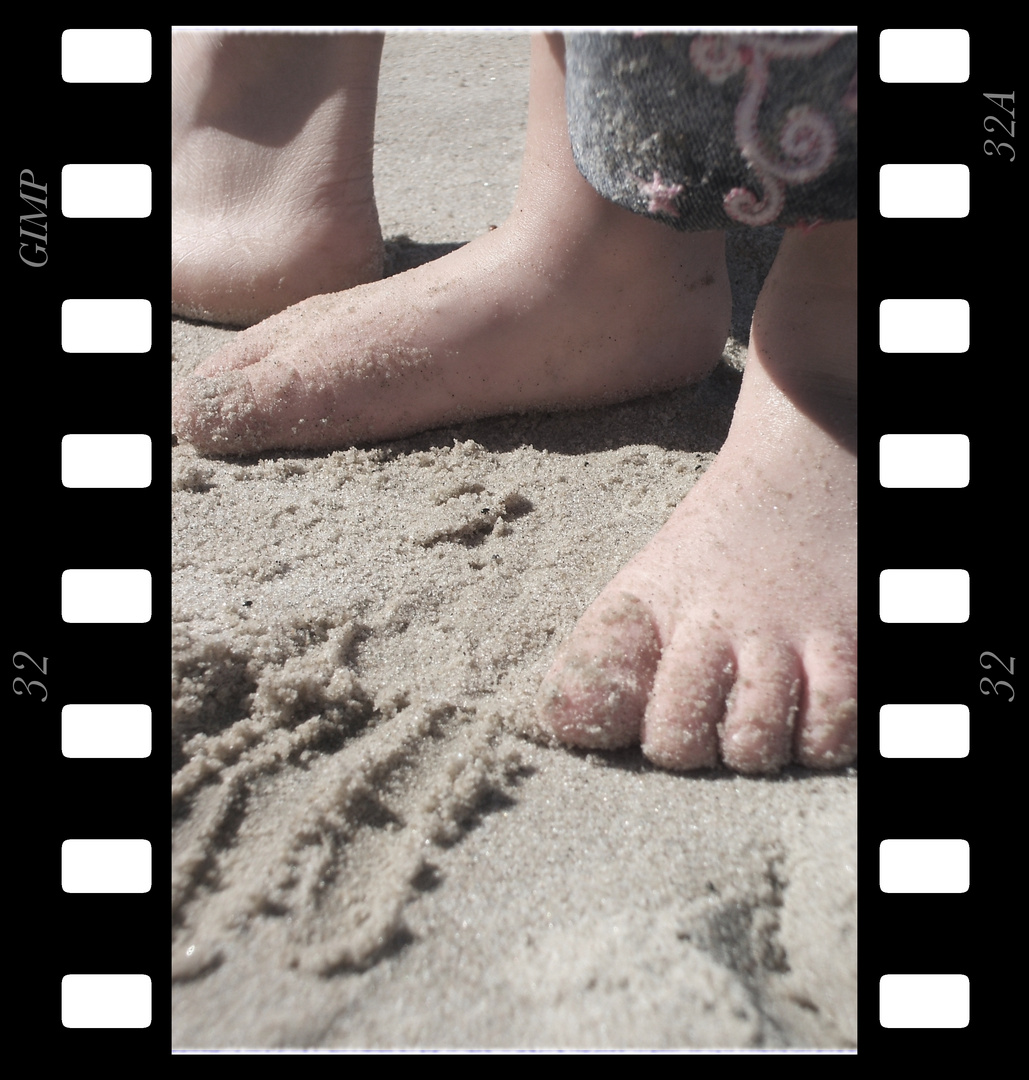 Kinderfüße im Sand