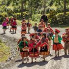 Kindergartenausflug im peruanischen Hochland
