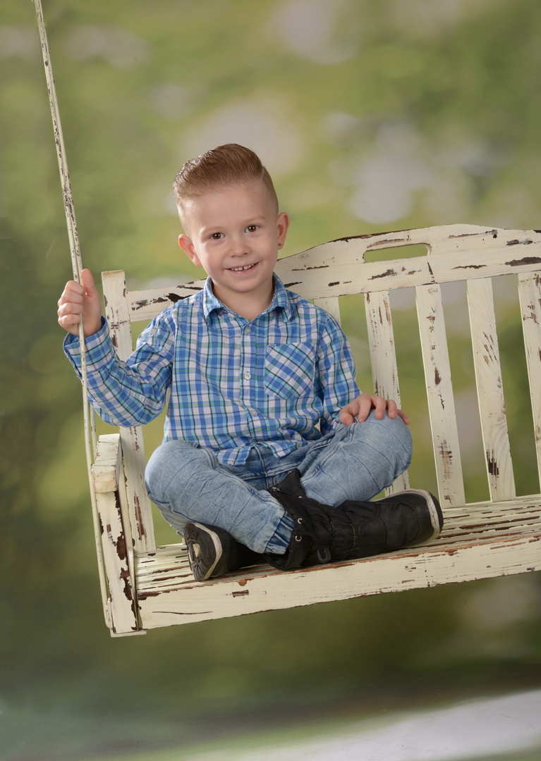 Kindergartenfotografie mit der Schaukel