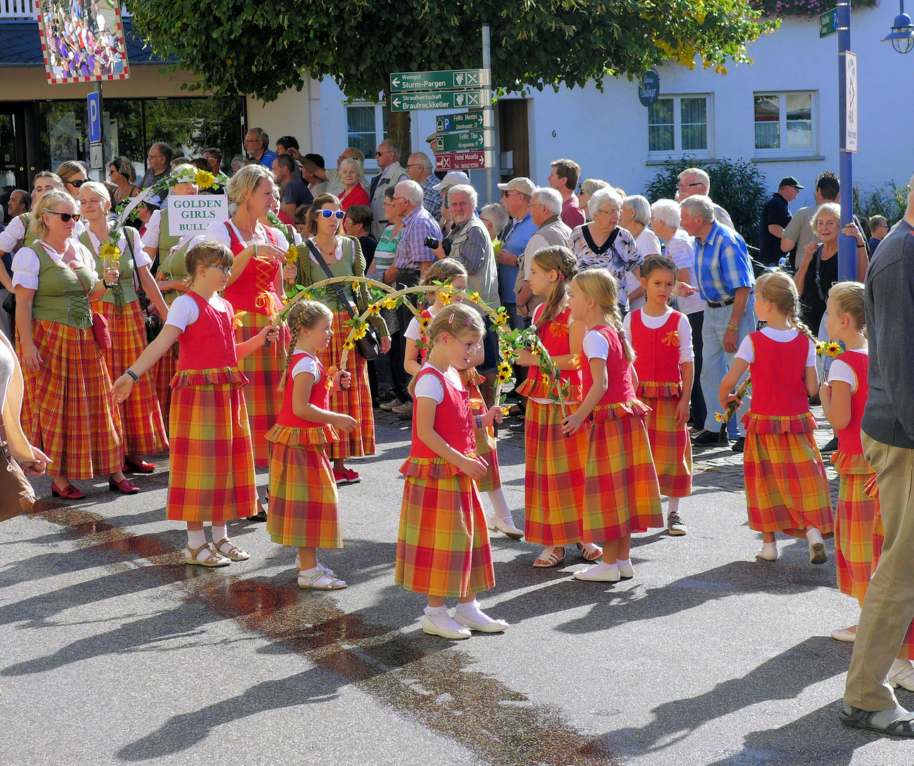 Kindergruppe beim Weinfest in Bullay/Mosel