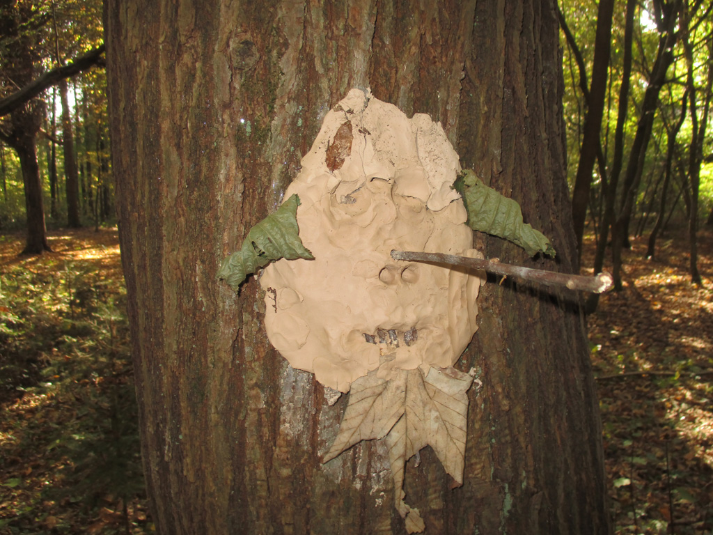 Kinderkunst im Wald