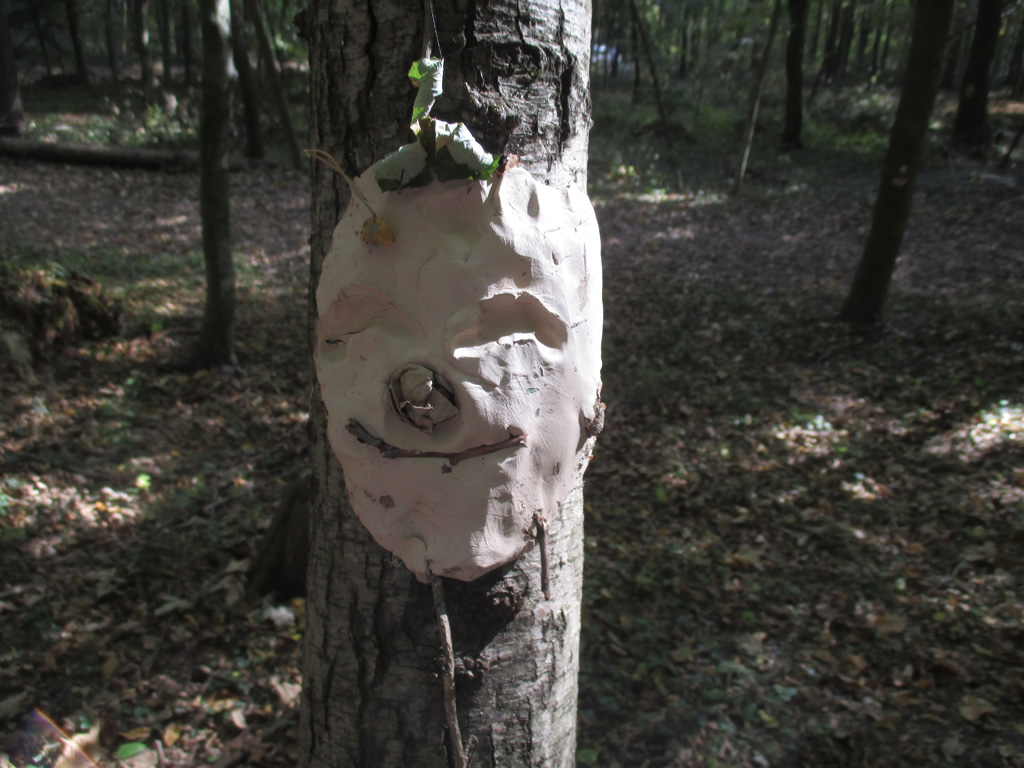 Kinderkunst im Wald 