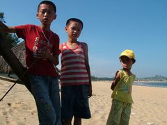 Kindern am Strand