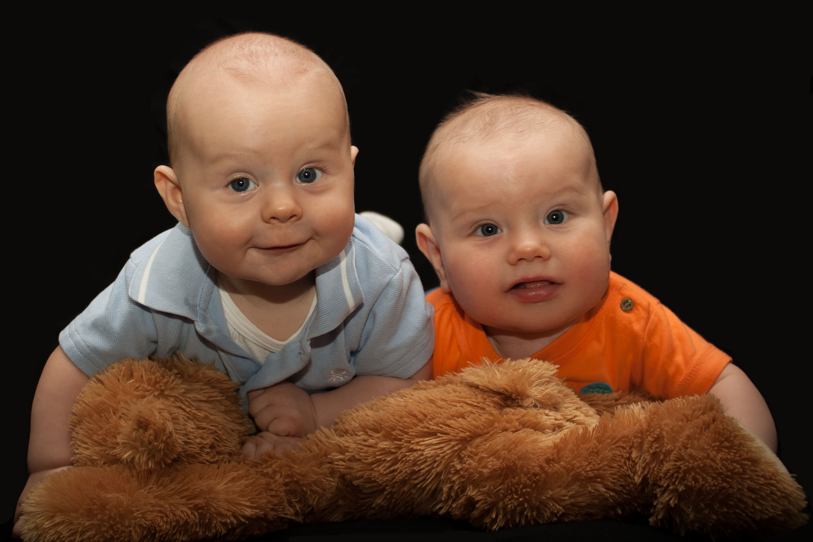 Kinderportrait mit den beiden cousins