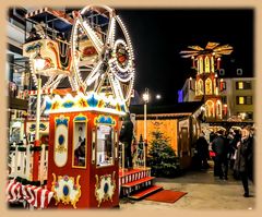 Kinderriesenrad und Lichterpyramide