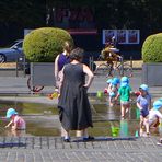 Kinderspass am Brunnen