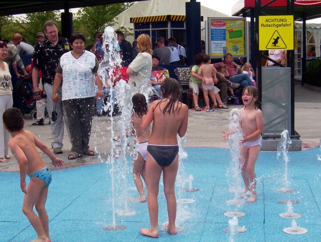 Kinderspaß im kühlen Nass