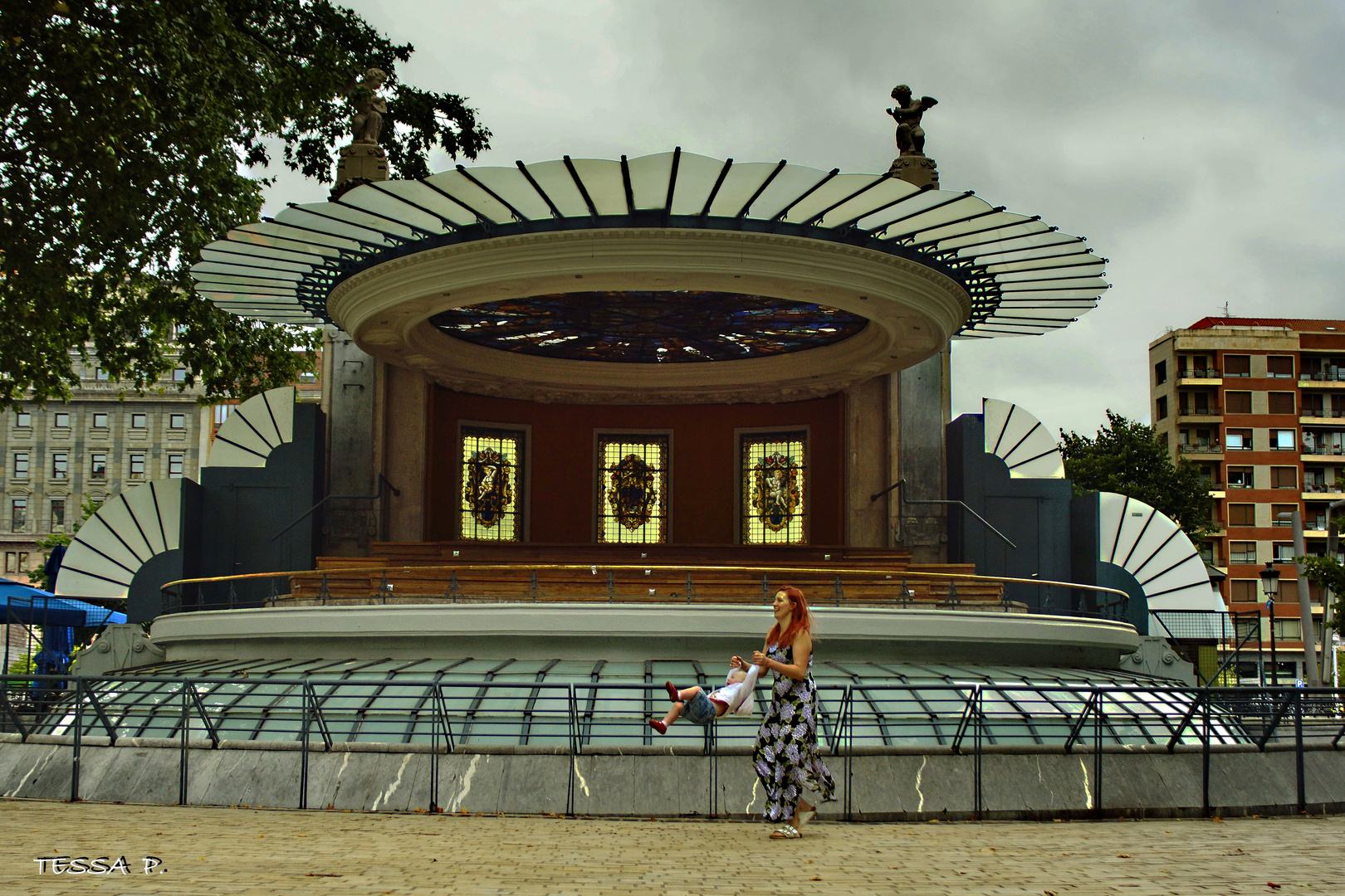 KIOSKO DEL ARENAL DE BILBAO. Dedicada a PILAR GONZALEZ & TONI MONTERO.