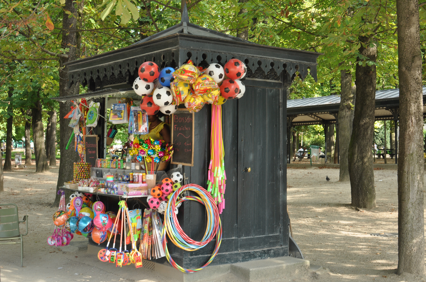 kiosque-jardin luxembourg