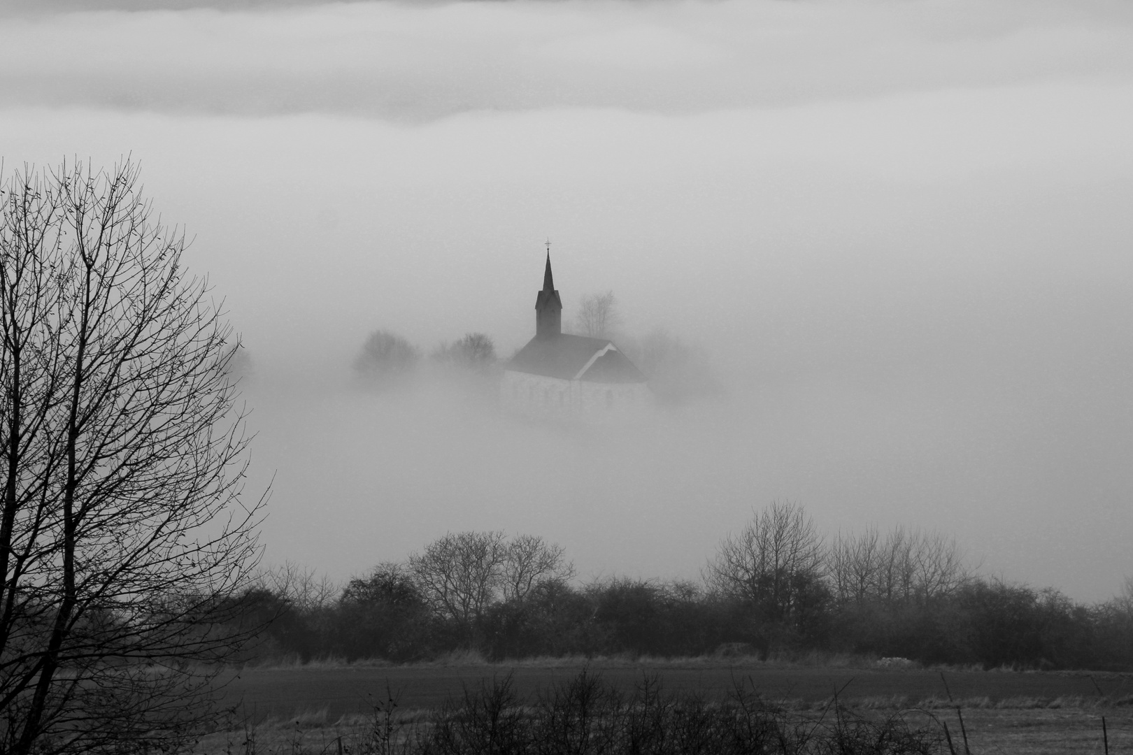 Kirch im Nebel