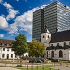 Kirche Alt St. Heribert vor dem Lanxess-Hochhaus