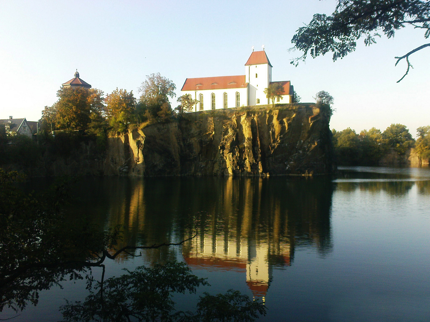 Kirche am Abgrund