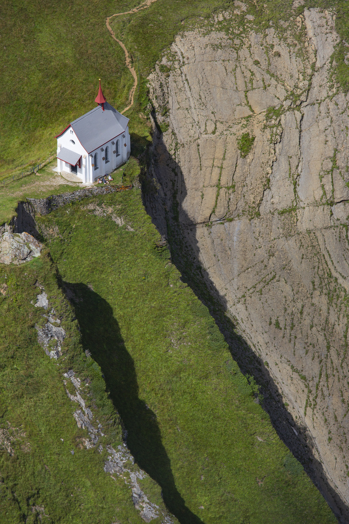 Kirche am Abgrund