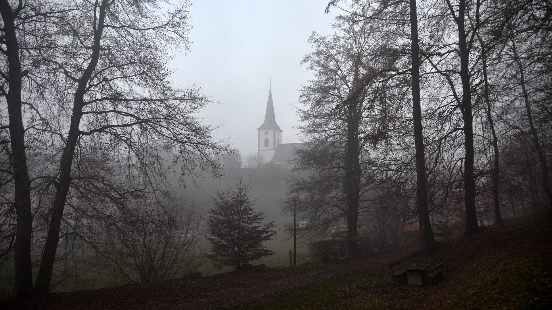 Kirche am Ende des Weges (01)