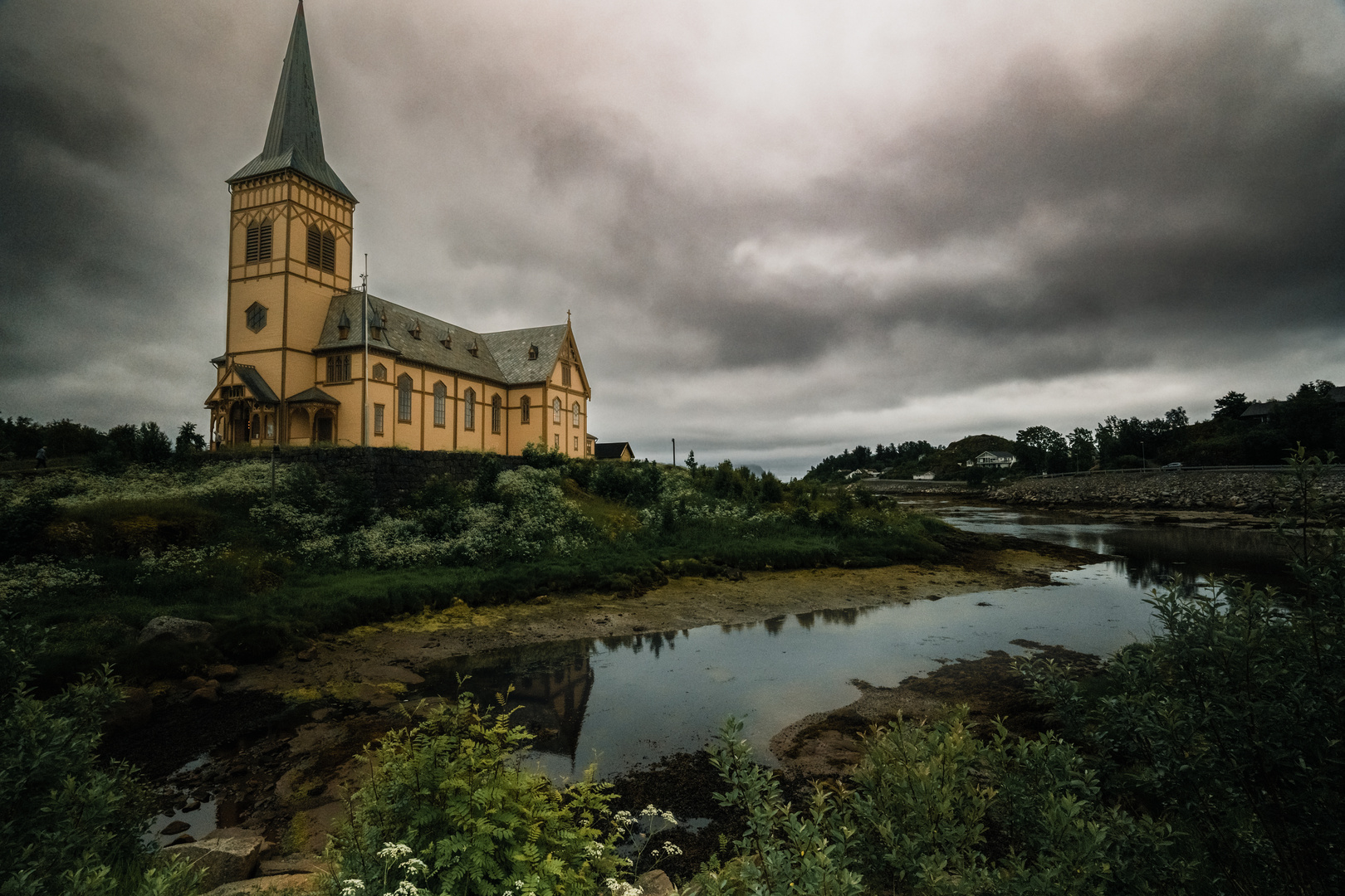 Kirche am Fluss