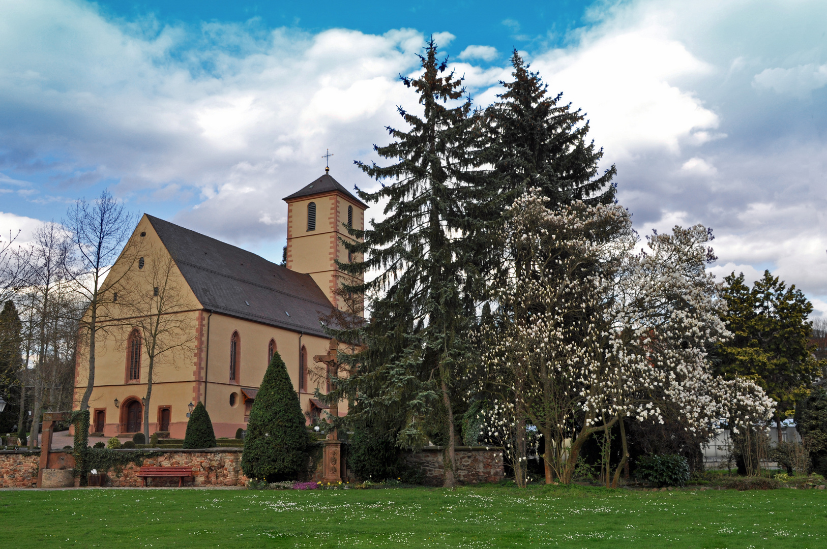 Kirche am Friedhof