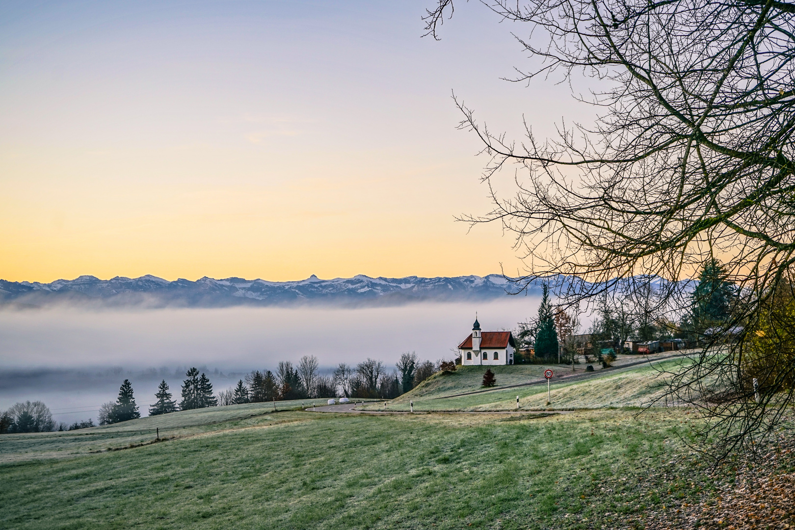 Kirche am Morgen