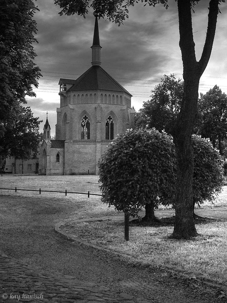 Kirche am Neuendorfer Anger (2)