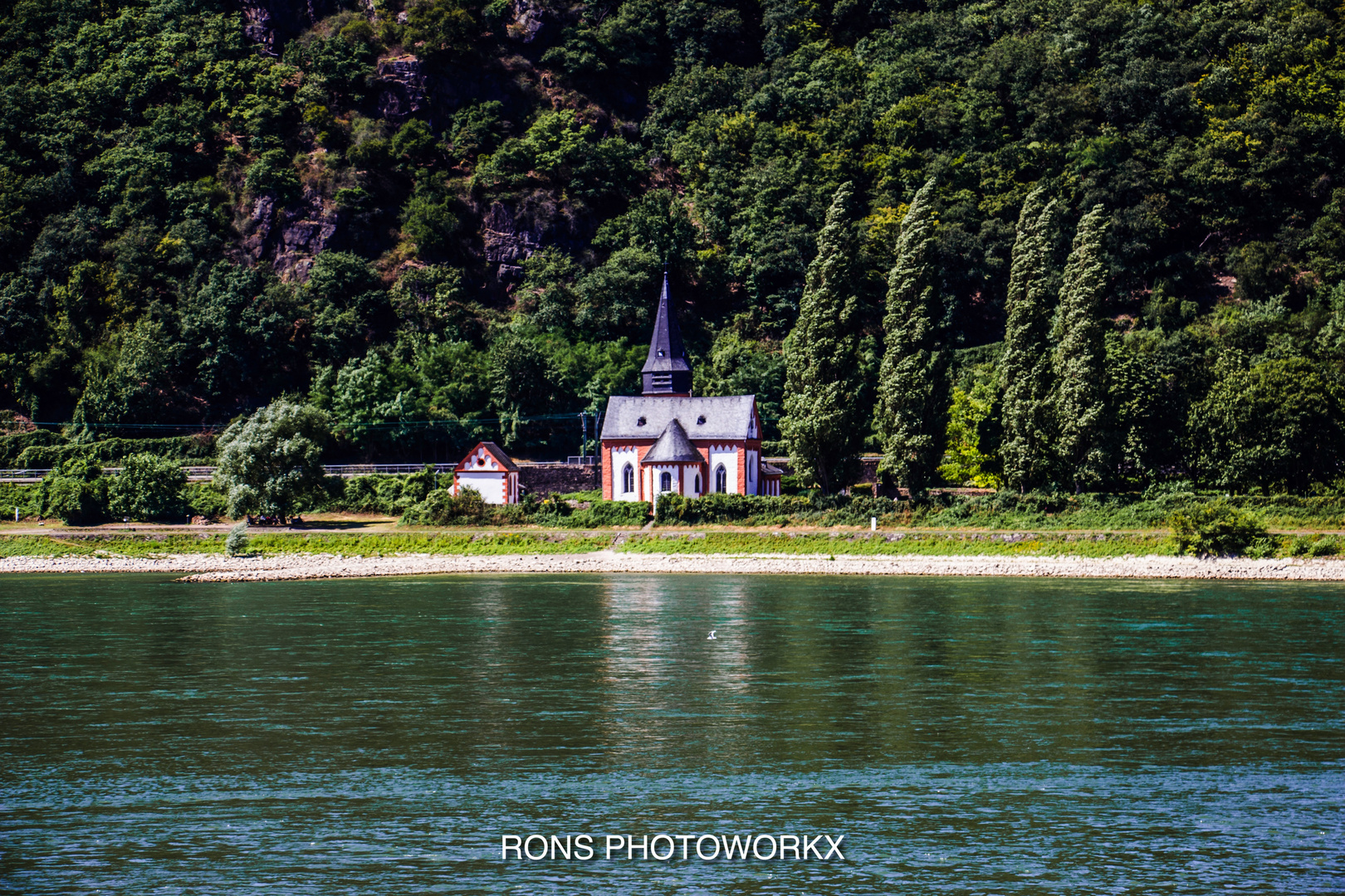 Kirche am Rhein