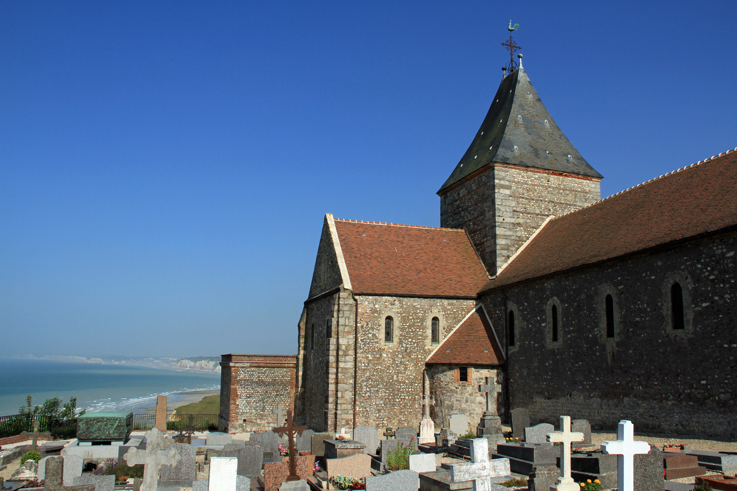 Kirche auf dem Friedhof in Varengeville