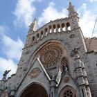 Kirche auf dem Marktplatz von Soller (Mallorca)