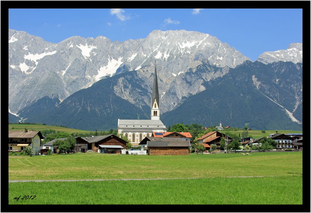 Kirche auf dem Mieminger Plateau