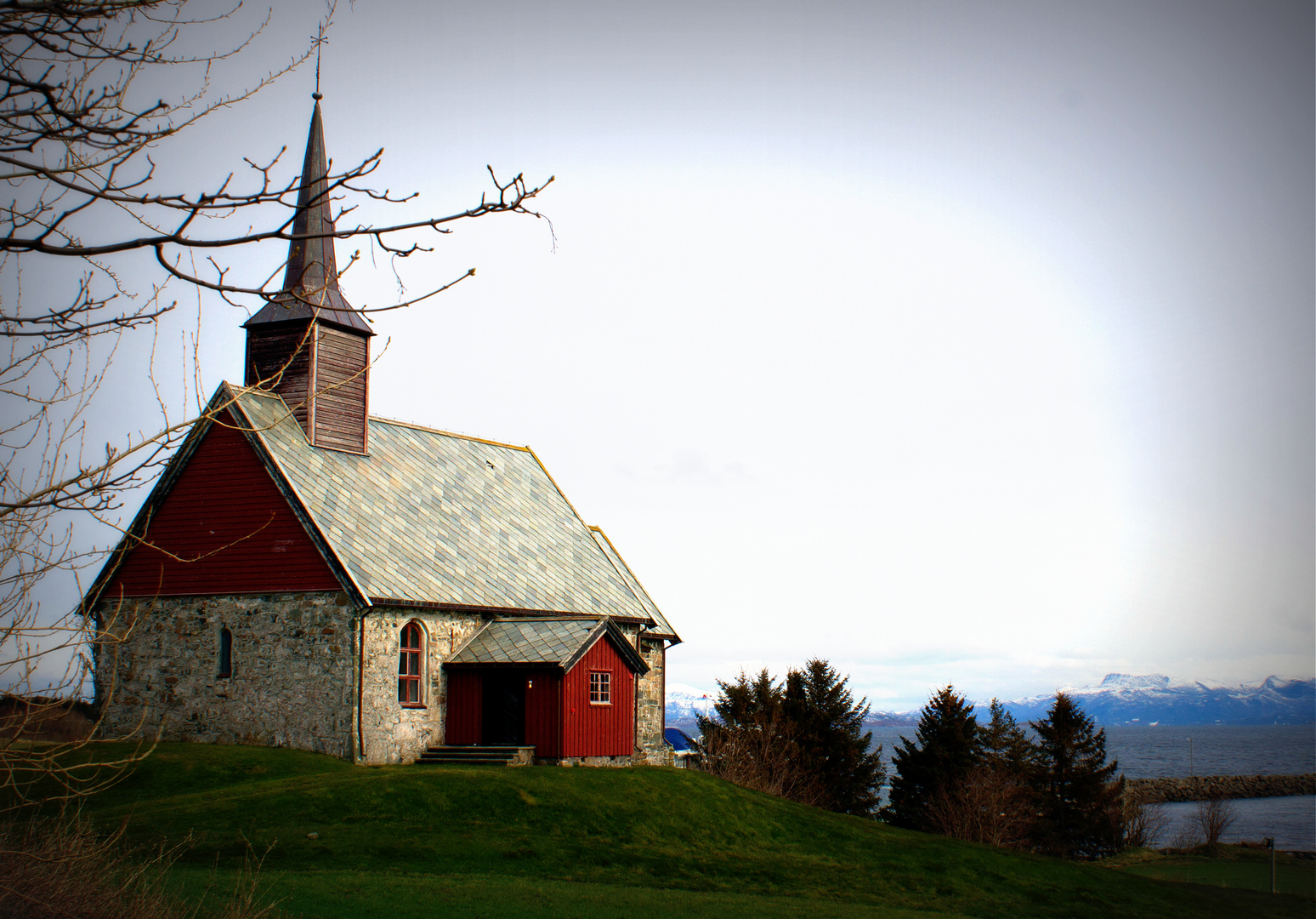 Kirche auf Smöla in Norwegen