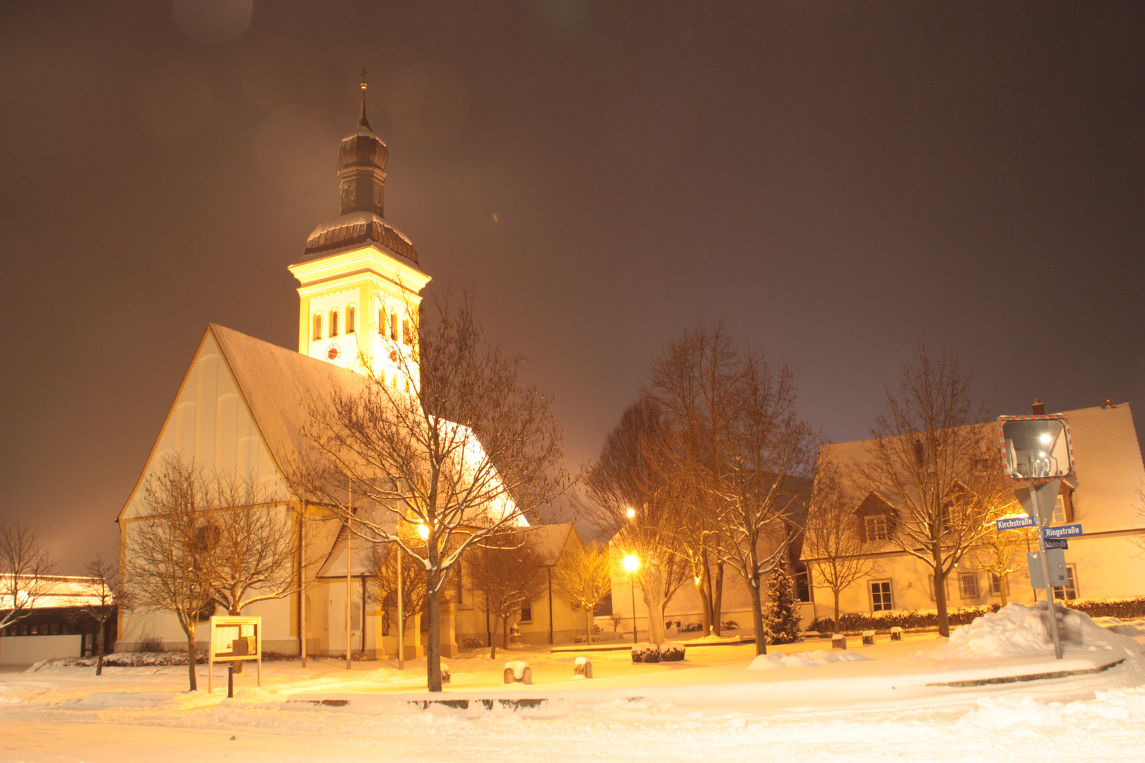 Kirche Baar bei Nacht im Schnee