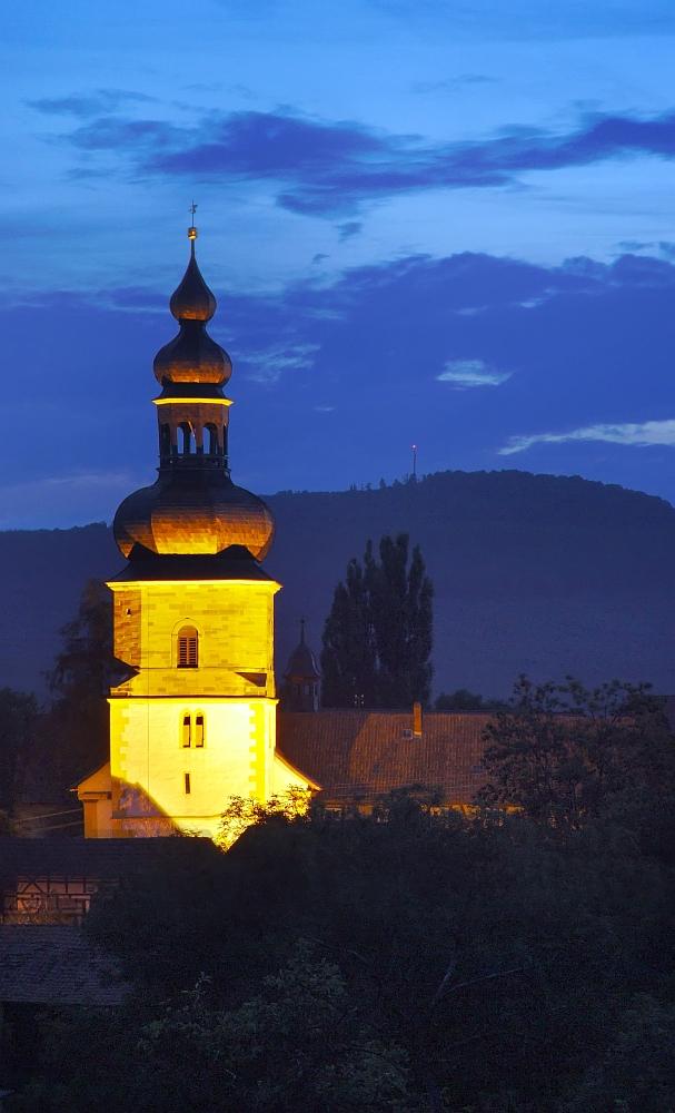 Kirche Bedheim bei Dämmerung