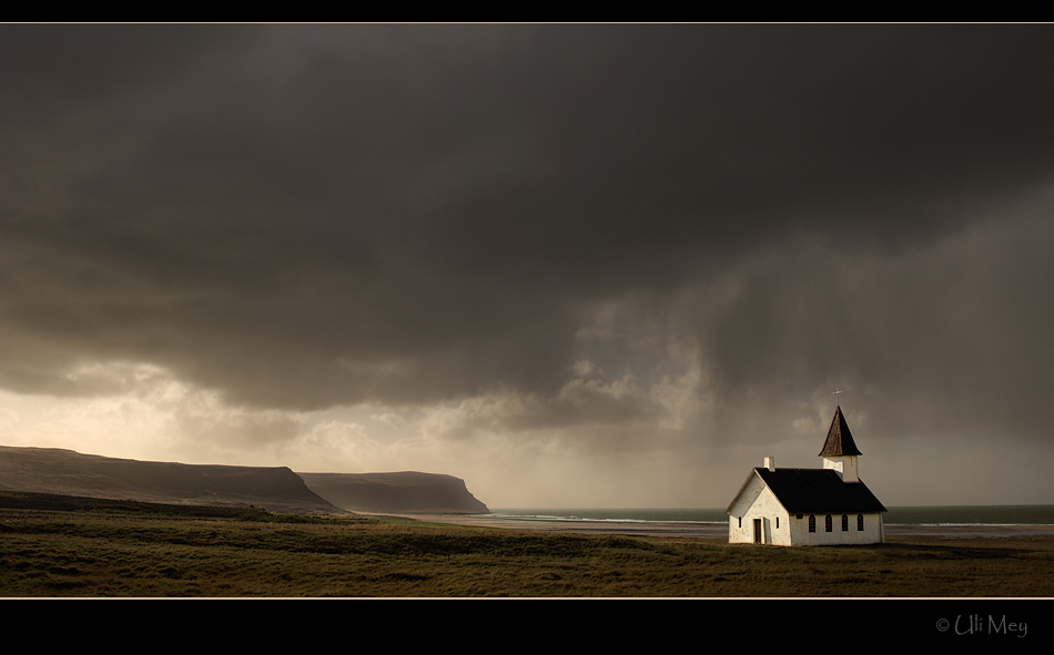 Kirche bei Breiðavik in den Westfjorden