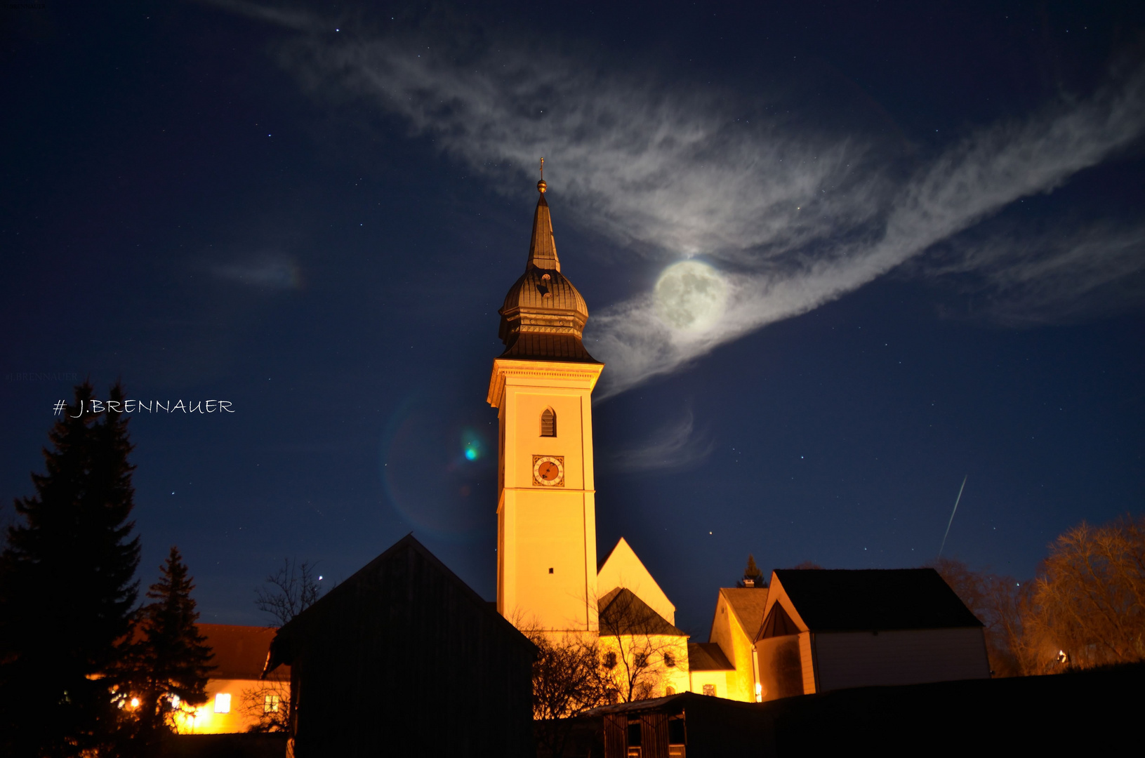 Kirche bei Nacht