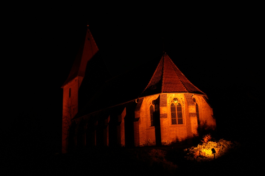 Kirche bei Nacht