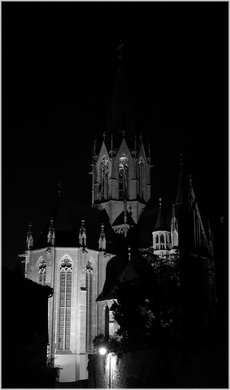 Kirche bei Nacht