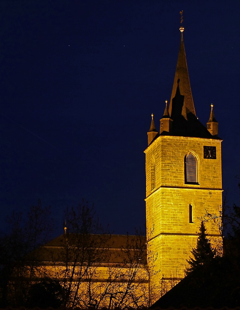 Kirche bei Nacht