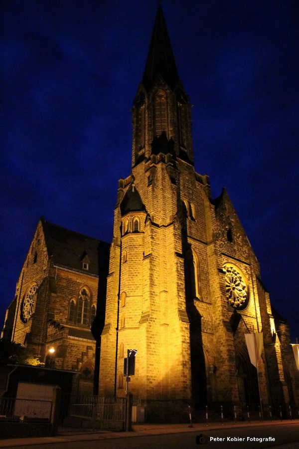 Kirche bei Nacht