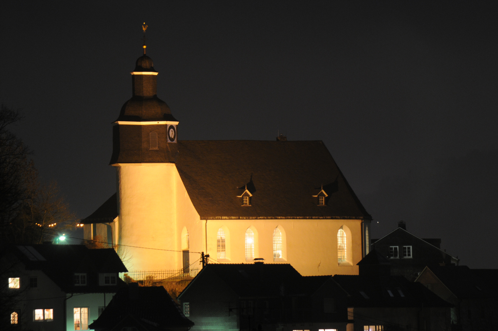 Kirche bei Nacht