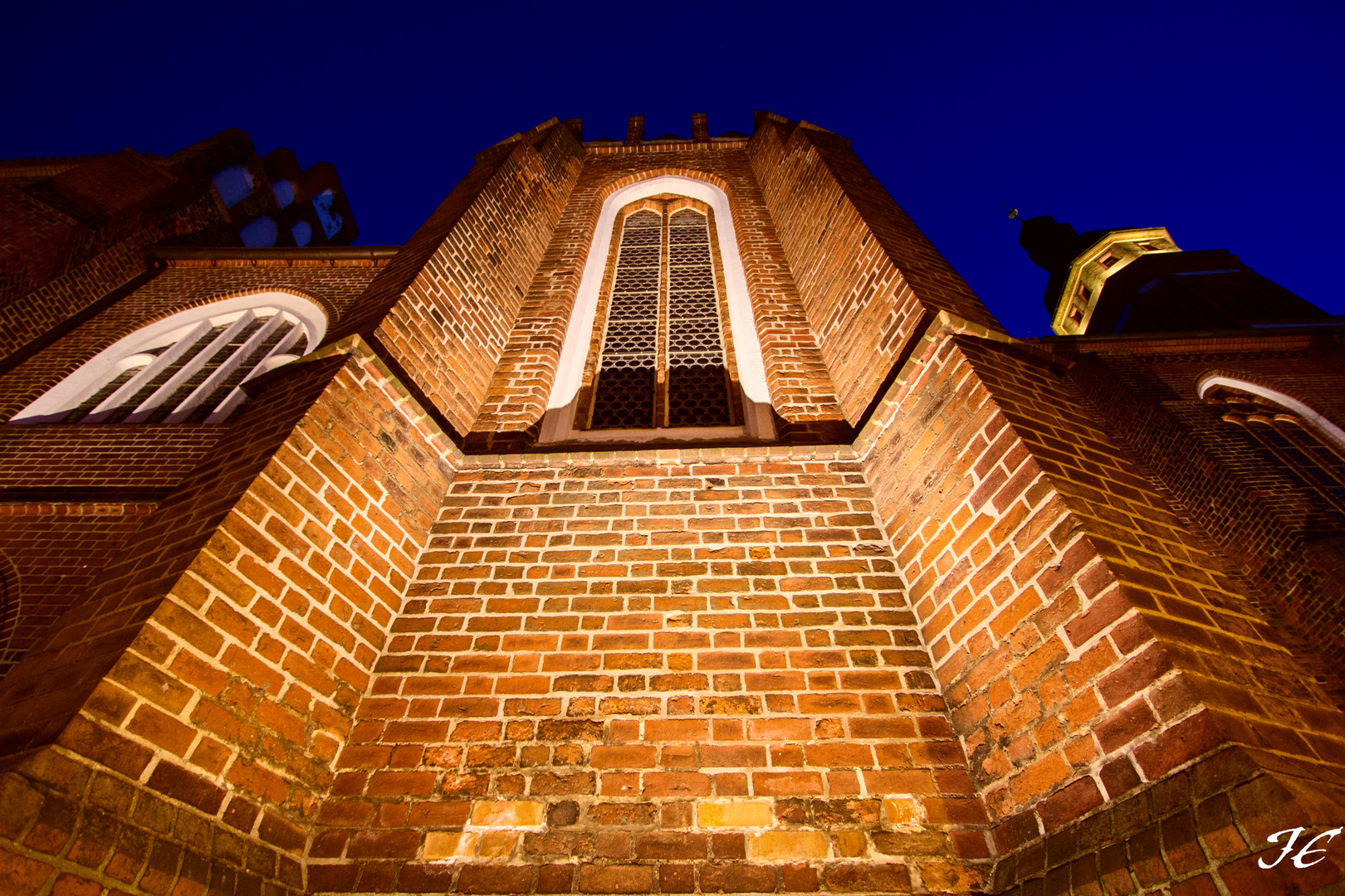 Kirche bei Nacht