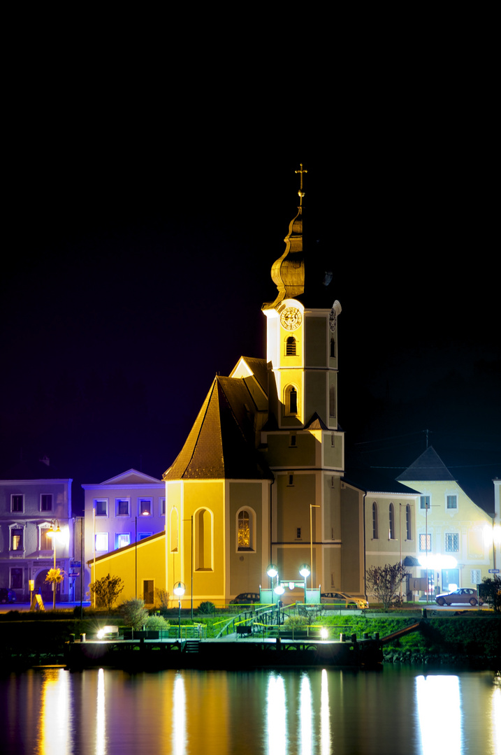 Kirche bei Nacht