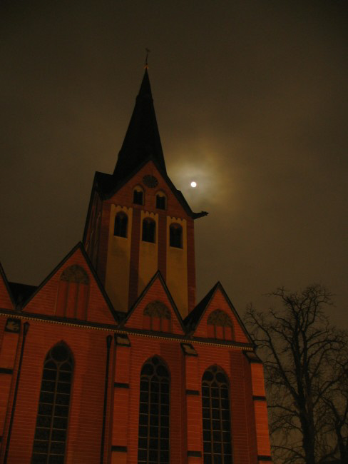 Kirche bei Nacht