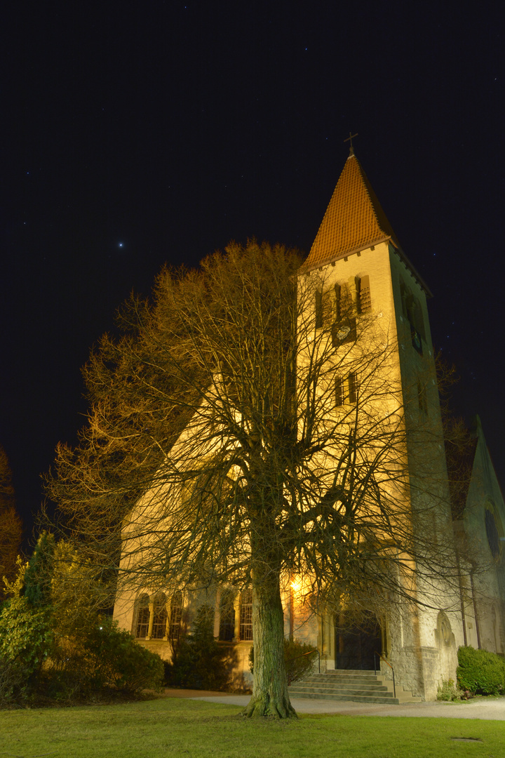 Kirche bei Nacht