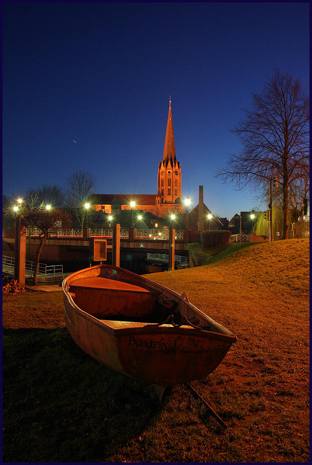 Kirche bei Nacht in Buxtehude