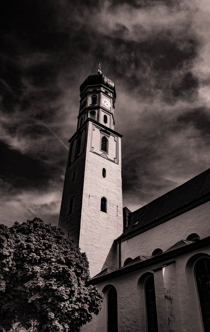 Kirche bei Nacht & Sturm