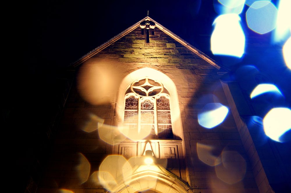 Kirche bei Regen